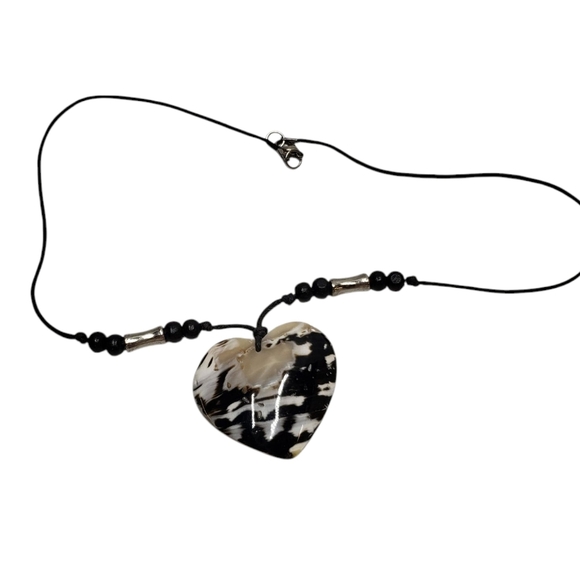 Black White Tan Shell Heart Pendant Rope Necklace - Picture 10 of 14